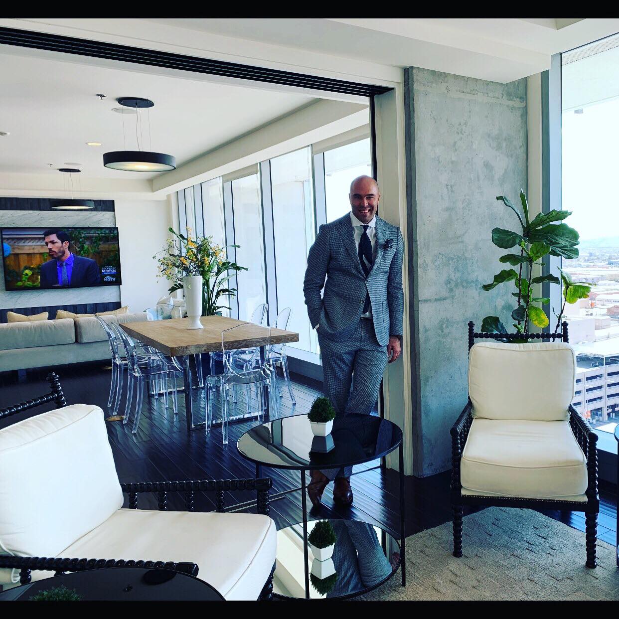 How This Entrepreneur, Entertainer, Published Author and Motivational Speaker Built An Empire