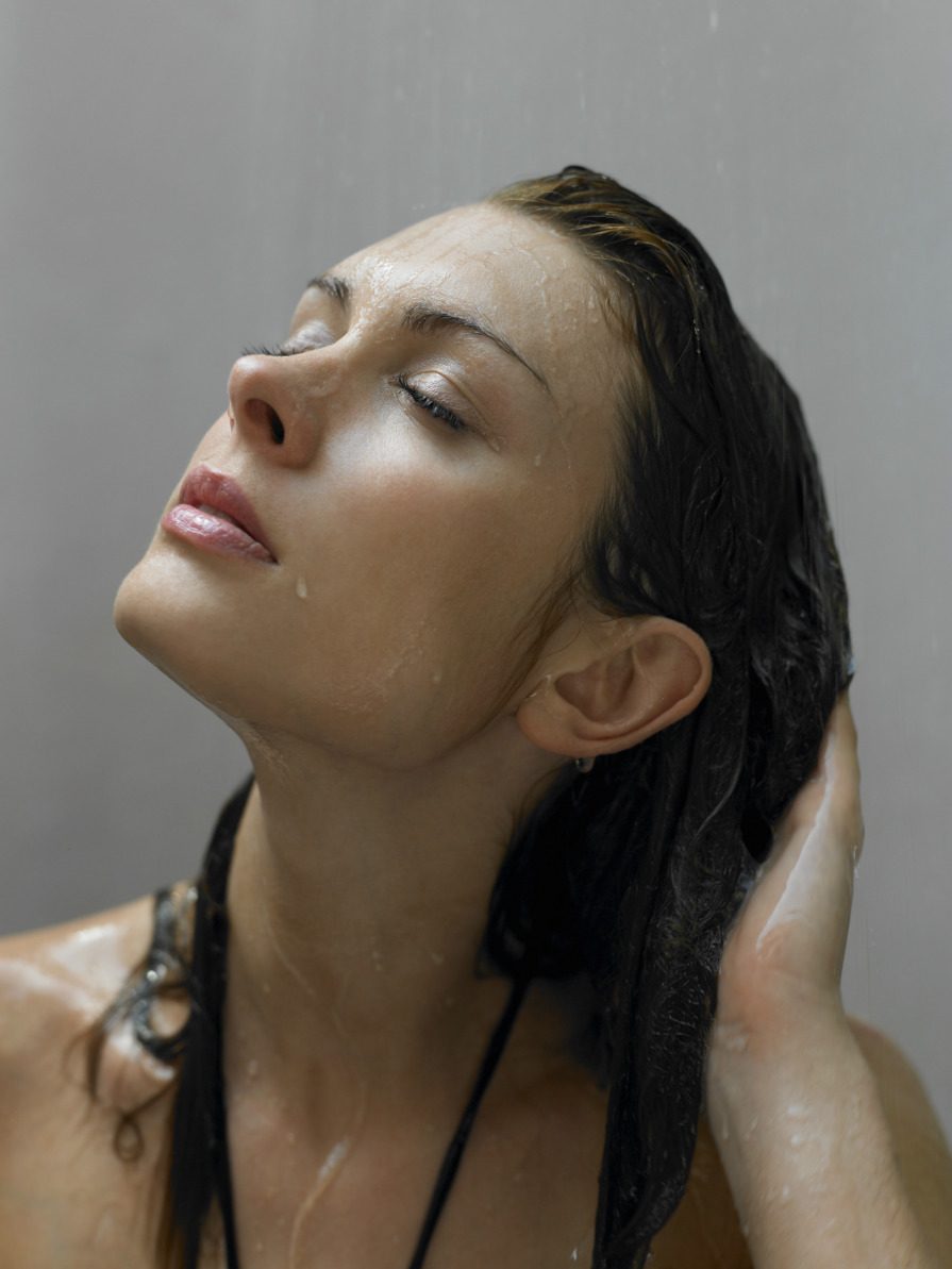 what does cold water do to your hair